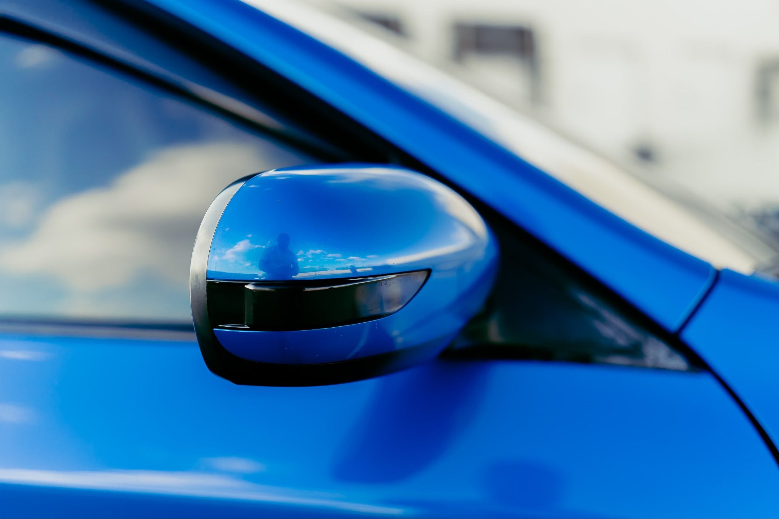 Rétroviseur Clio 3 bleu ciel dégagé