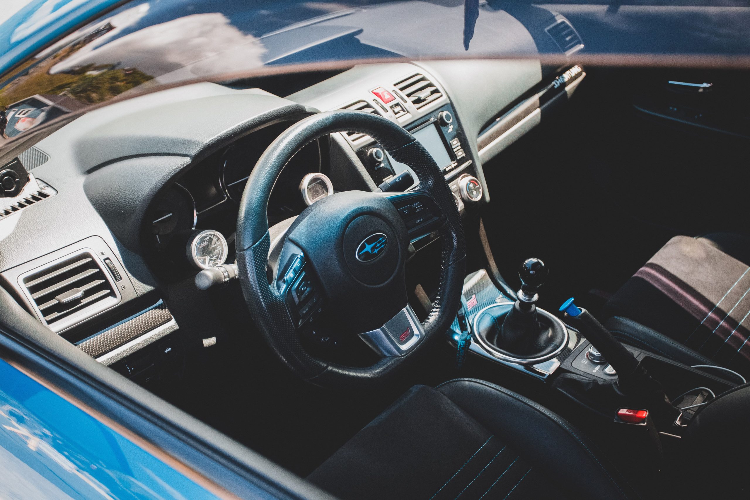 Volant et levier de vitesse intérieur automobile