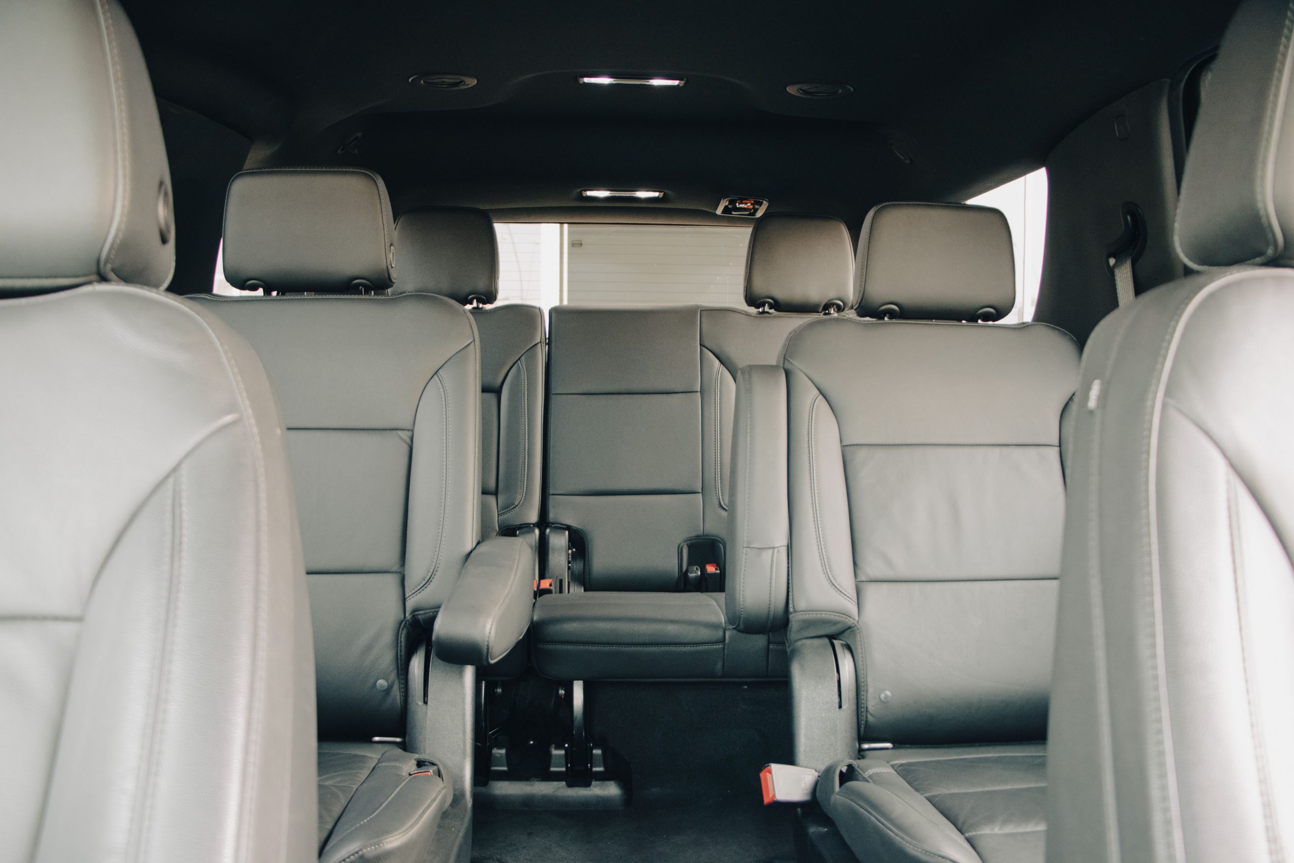 Sièges cuir luxueux d'une voiture moderne