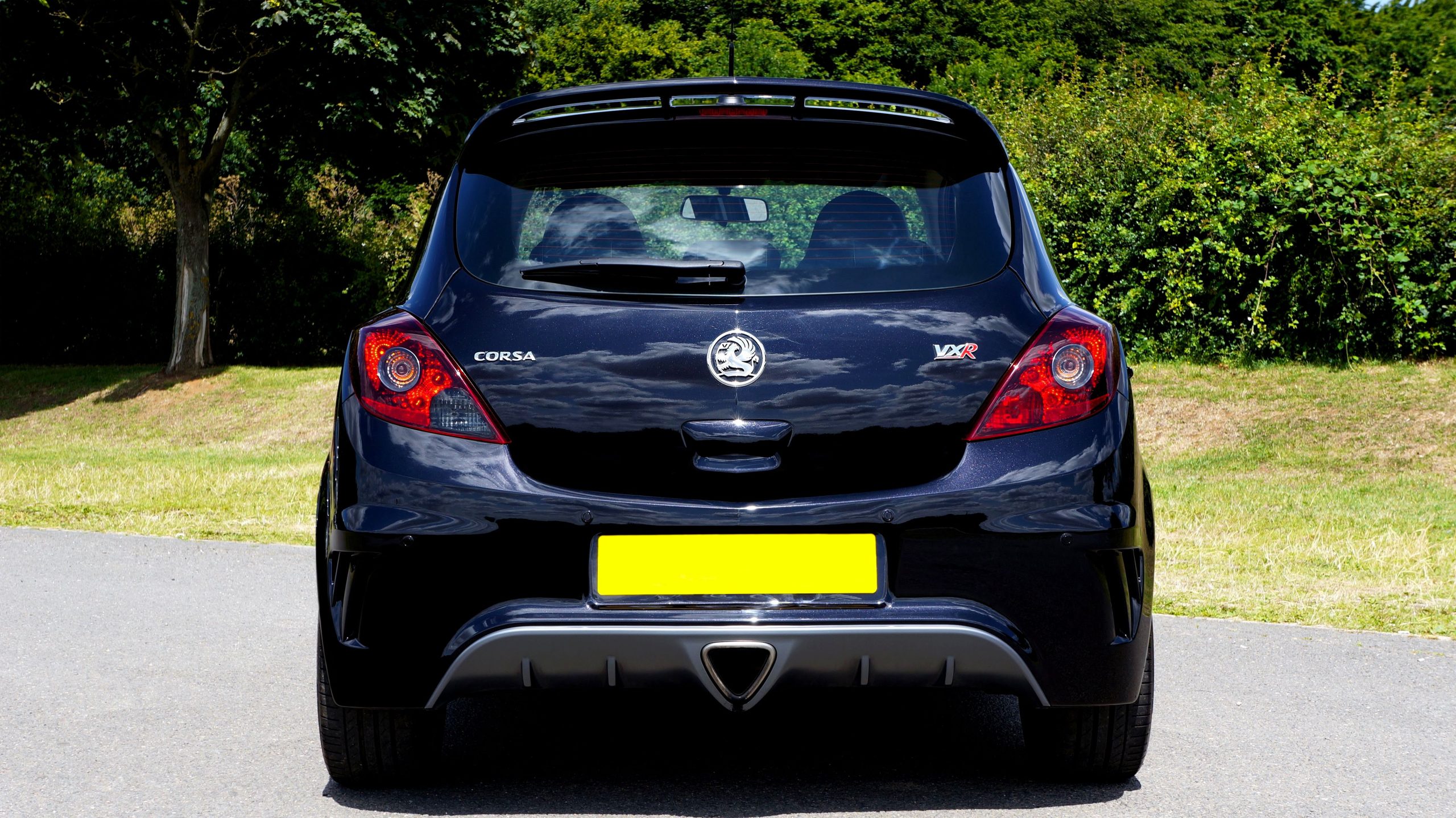 Vue arrière d'une Peugeot 207 GT Line noire